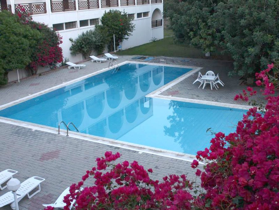 居泽尔亚丽俱乐部酒店主图