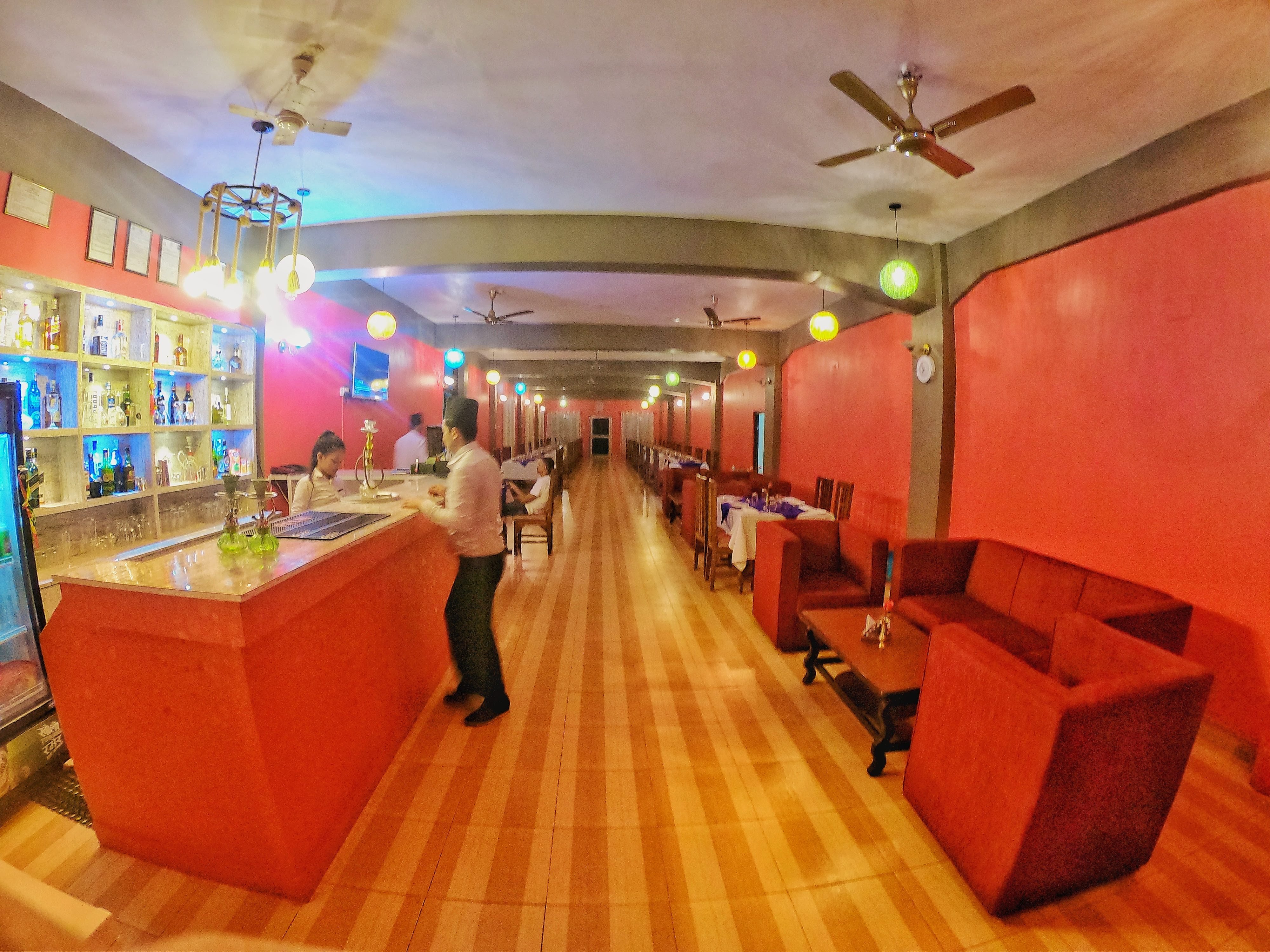 Royal Resort, Itahari-餐饮