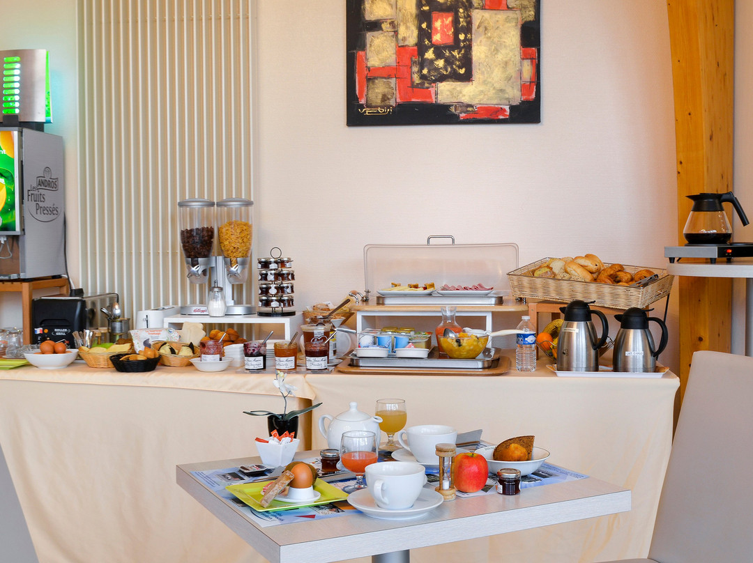 Logis Hôtel Le Val De Vienne主图