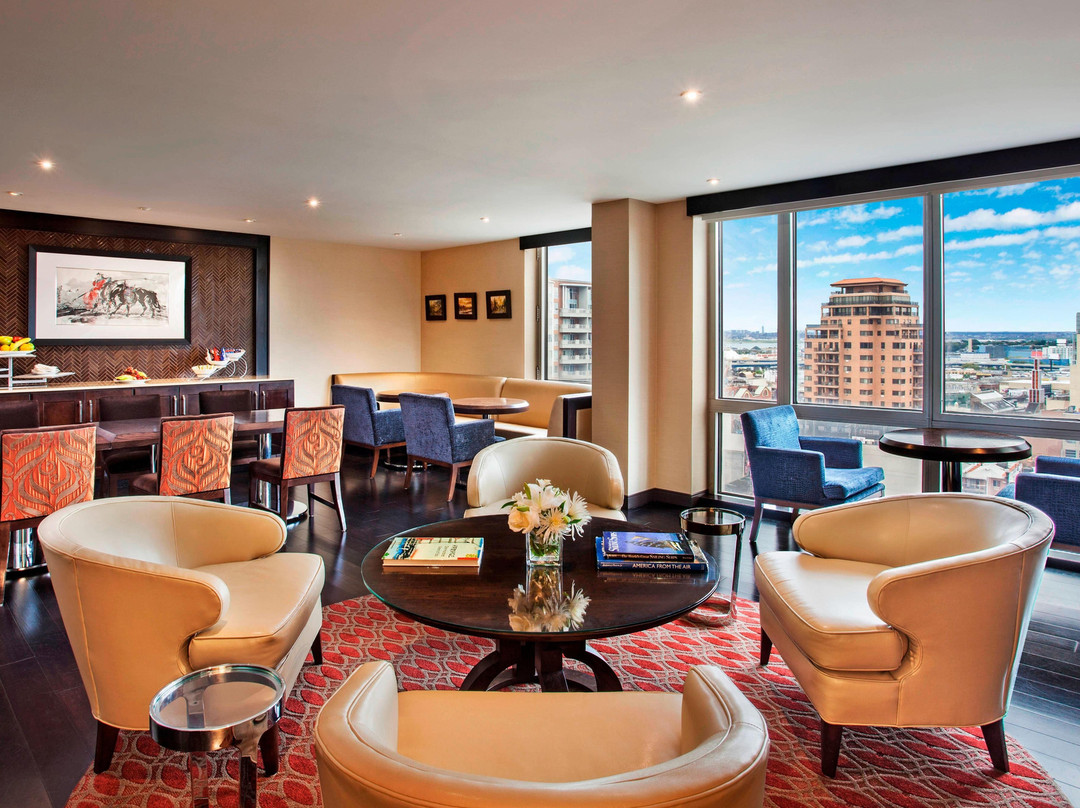 东拉瓜迪亚喜来登酒店主图