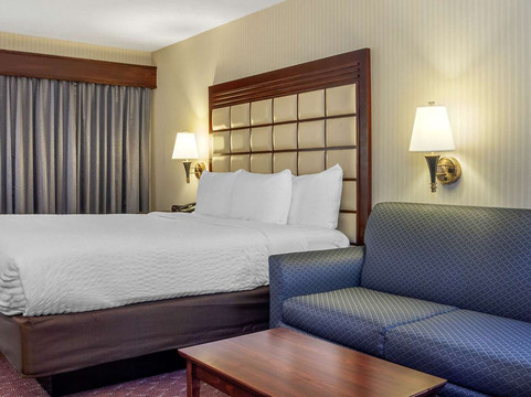 Clarion Hotel & Suites主图