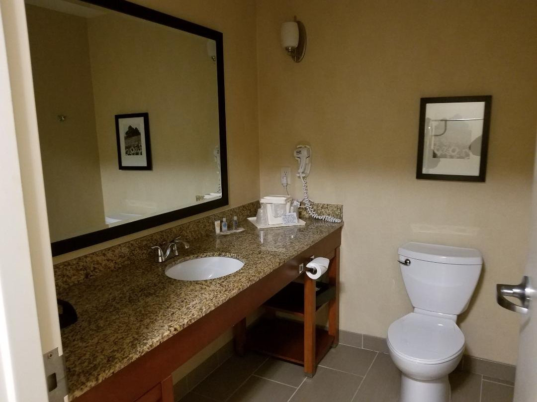 Comfort Suites East主图