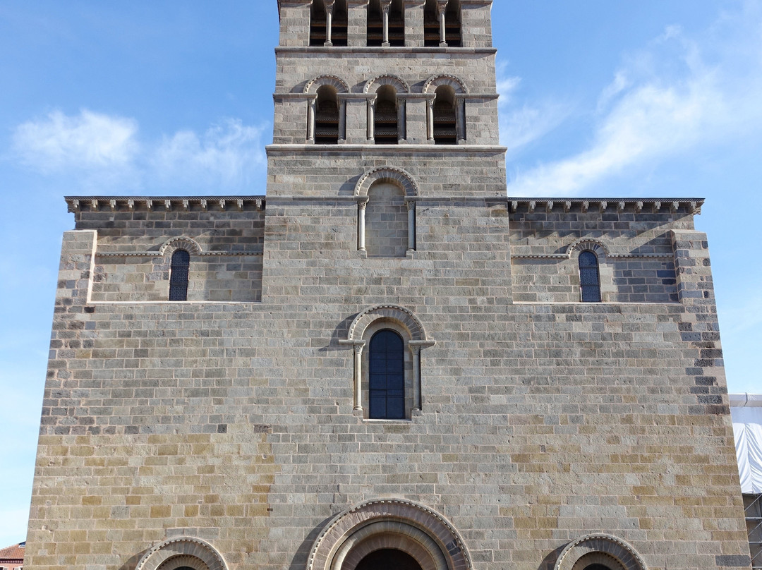 L'Abbatiale Saint-Austremoine景点图片