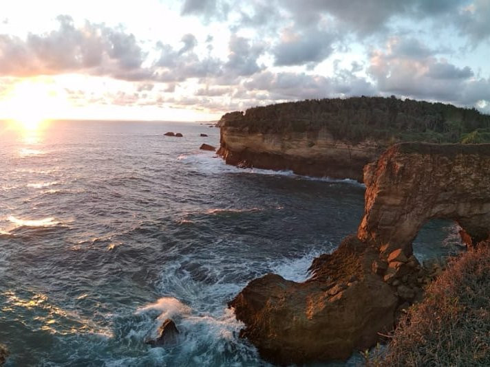Pantai Klayar景点图片