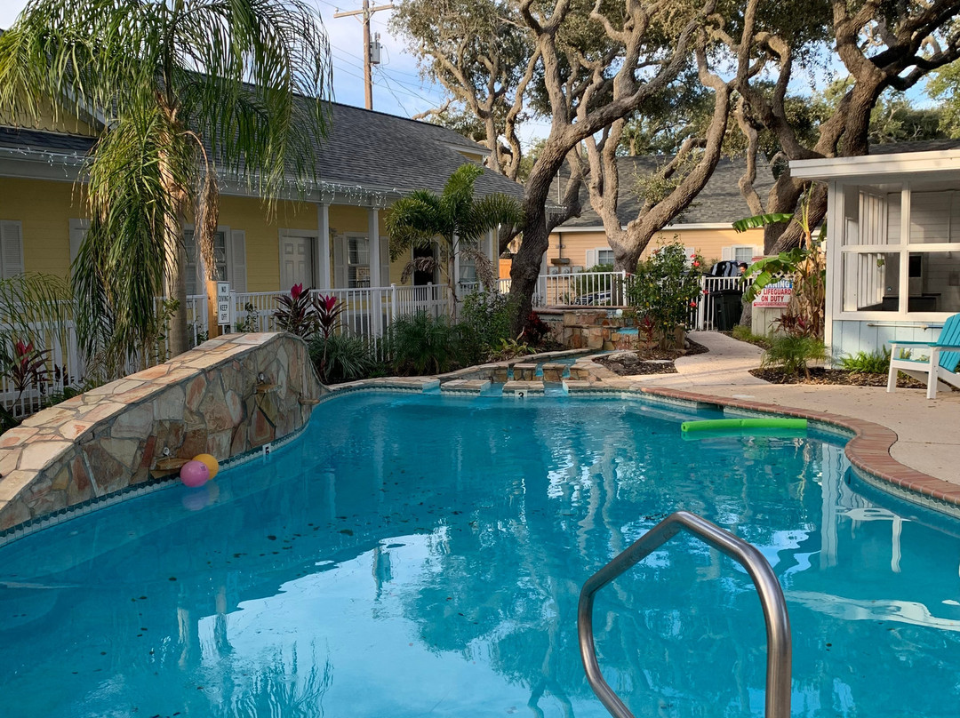 Pelican Bay Resort主图