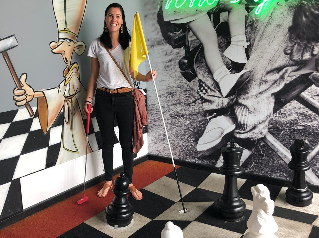 Holey Moley Golf Club Castle Towers-城堡山必去景点