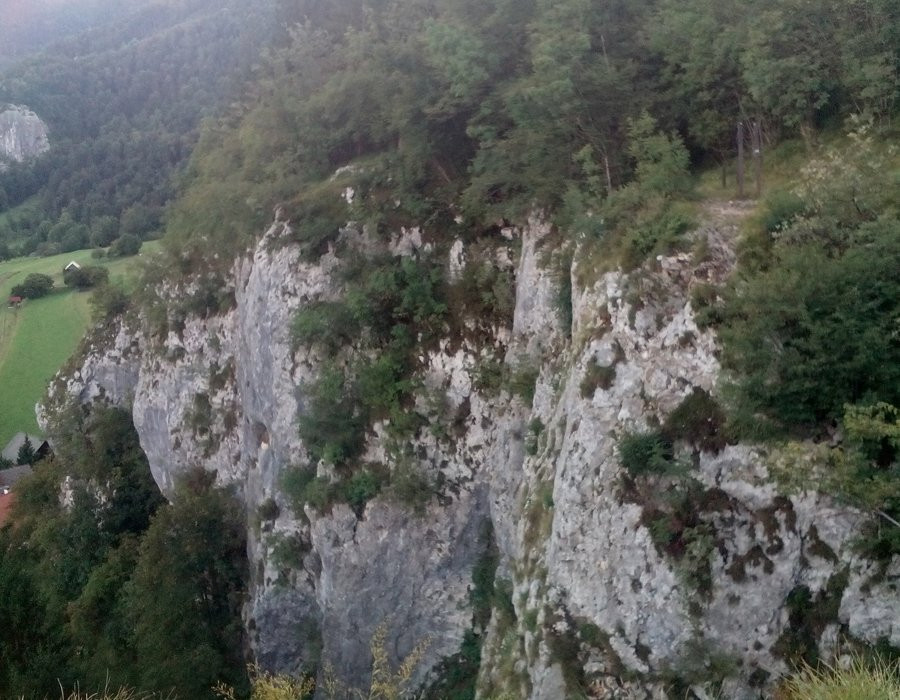 Iglica Waterfall景点图片