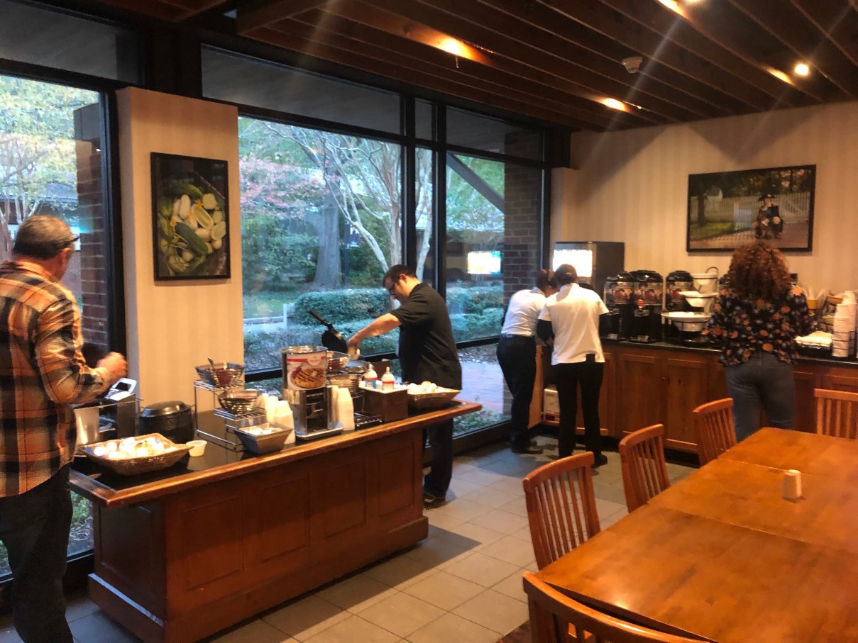 威廉斯堡林地酒店和套房，官方威廉斯堡酒店-餐饮