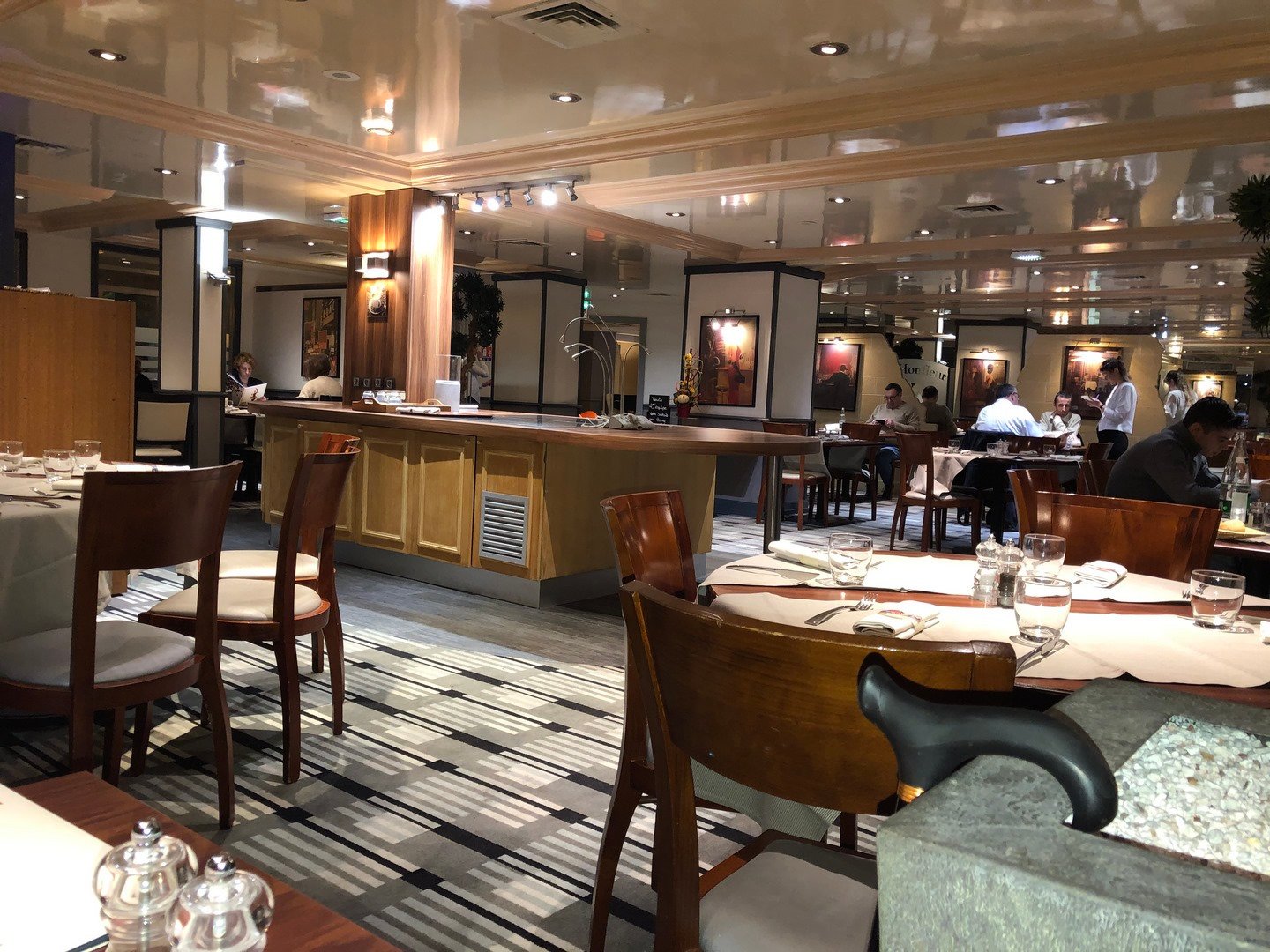鲁昂尚马斯水星酒店-餐饮