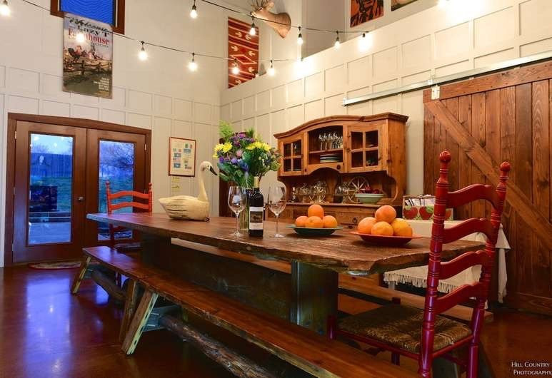 The Lazy T B and B主图