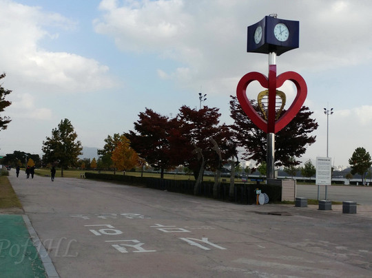 Guri Hangang Park (Cosmos Park)