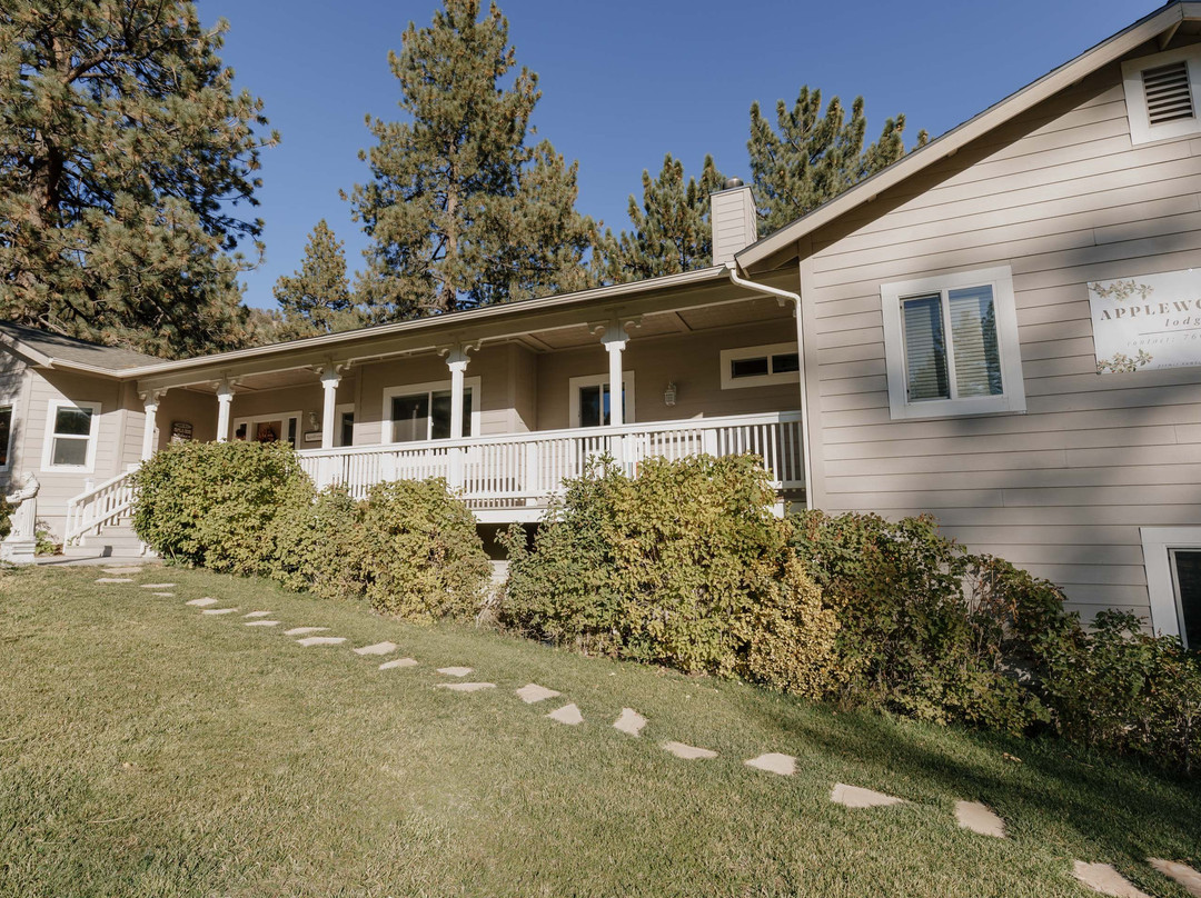 Applewood Inn