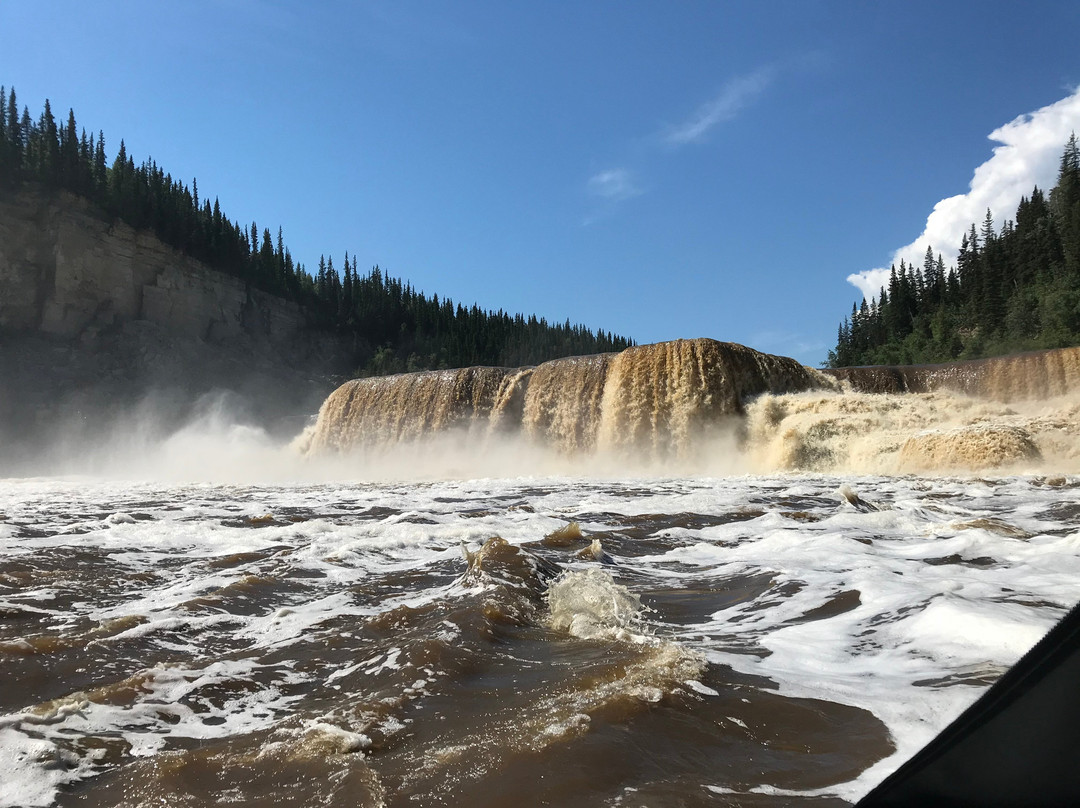 2 Seasons Adventures-Hay River必去景点