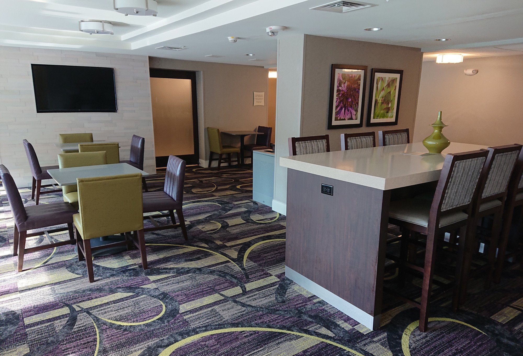 La Quinta Inn & Suites by Wyndham Portland-餐饮