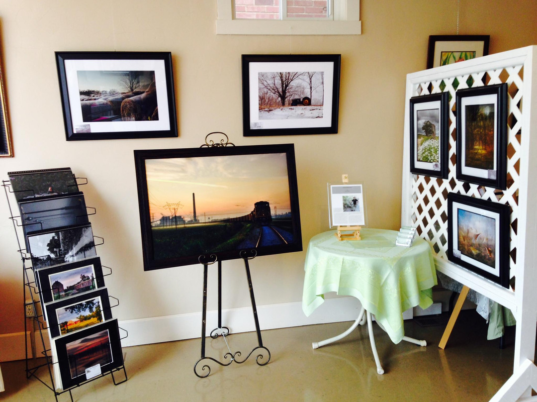 Owensville旅游景点-Art Works On Main Gallery