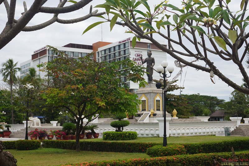 Fa Ngum Statue景点图片