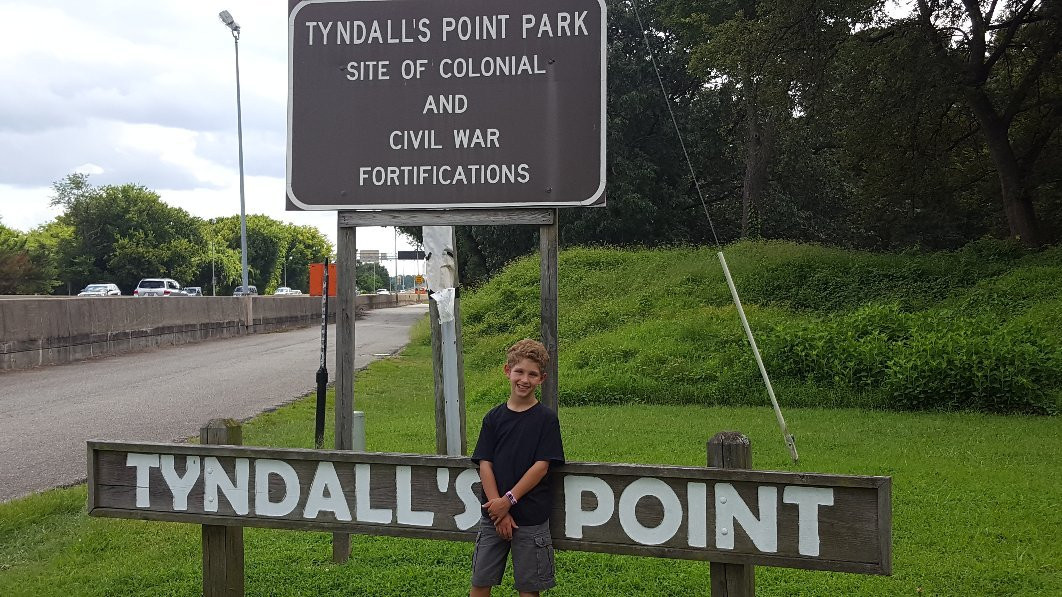 Tyndall's Point Park景点图片