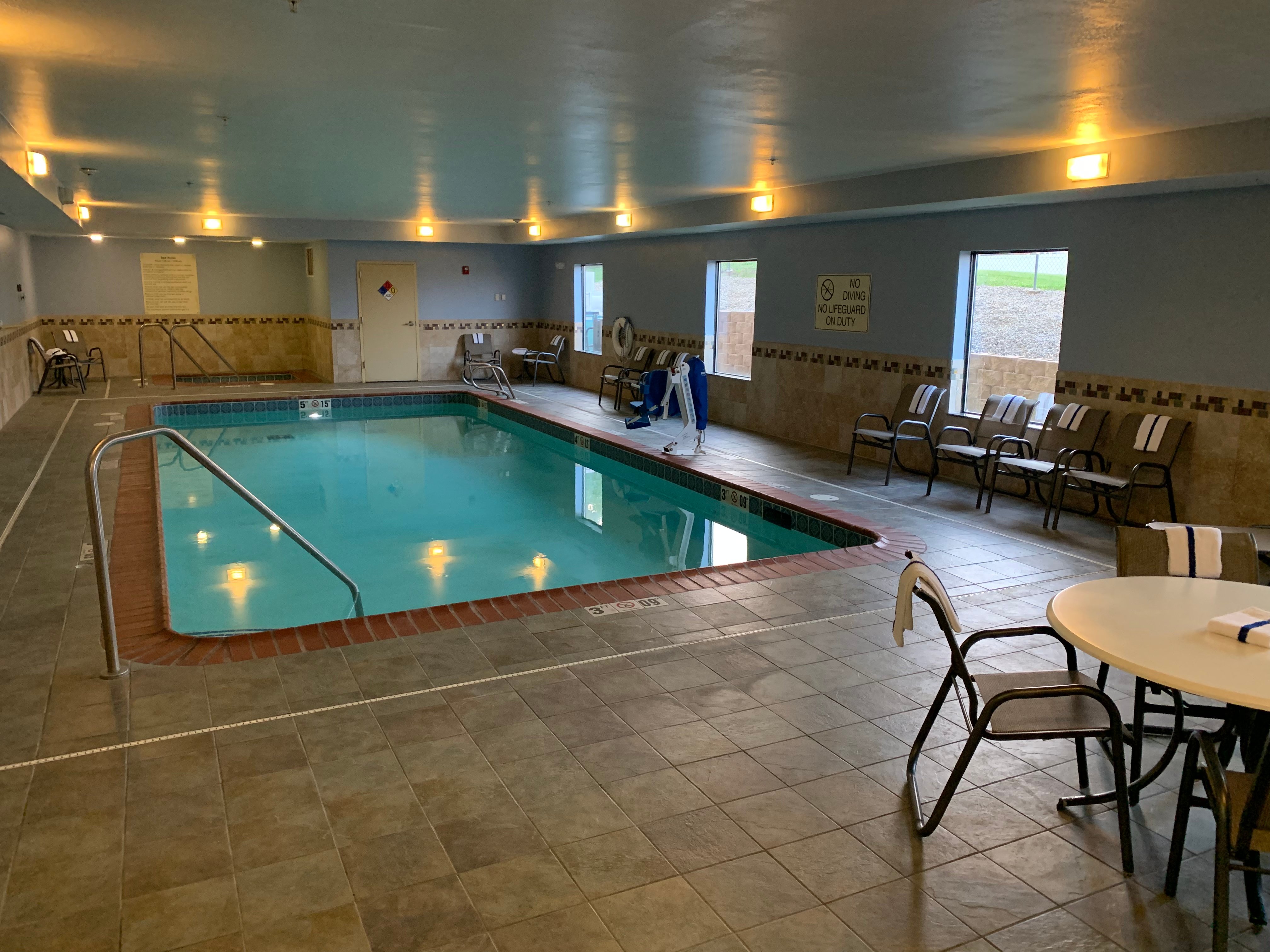 Hampton Inn Ottumwa-泳池