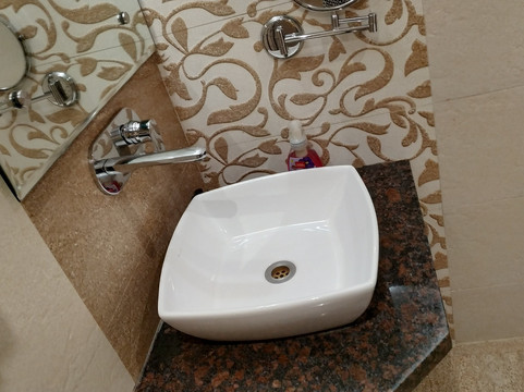 菠罗奈斯酒店主图