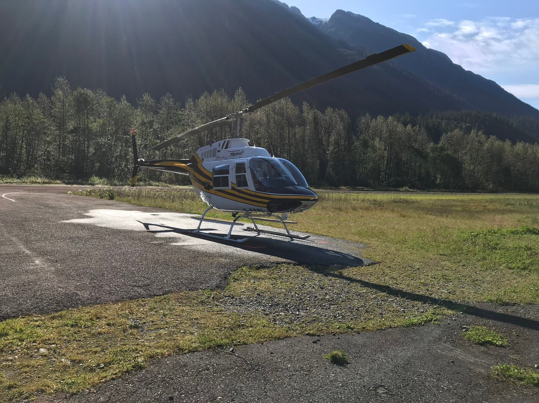 Yellowhead Heli-Tours-Blue River必去景点