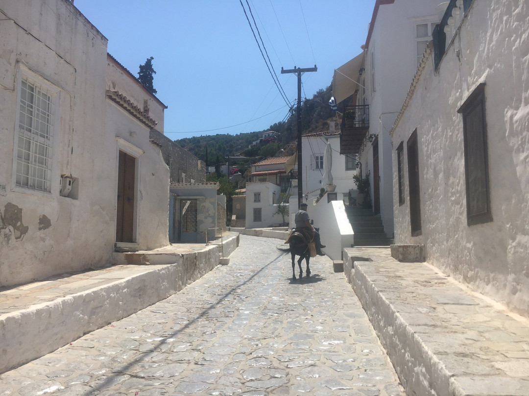 Douskos Port House主图