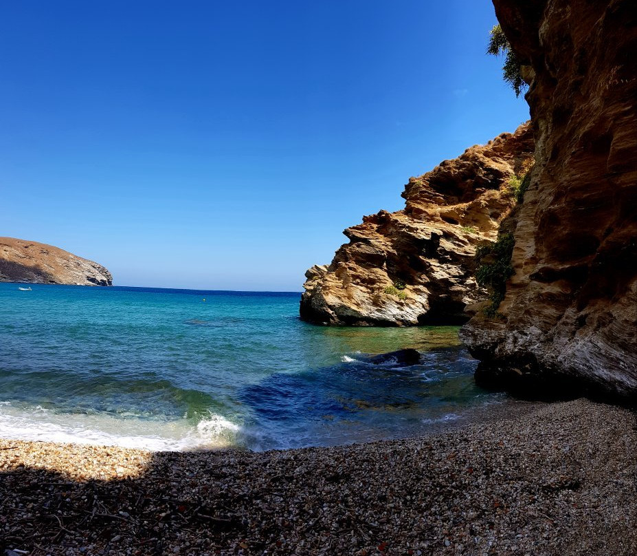 Gialia Beach-Stenies必去景点