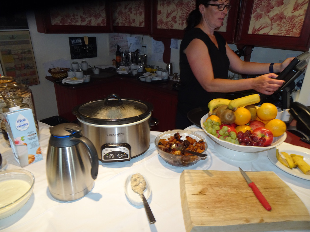 Fishers' Loft Inn by Ship Cove主图