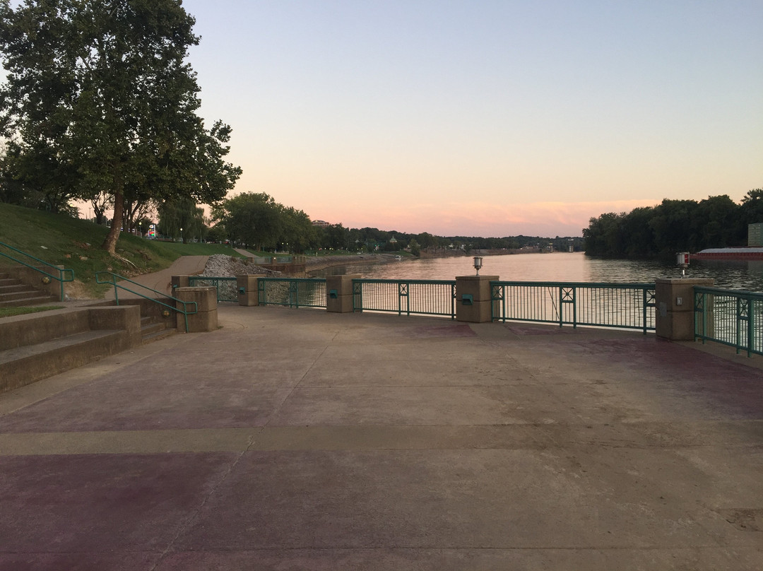 McGregor Park Riverwalk-克拉克斯维尔必去景点