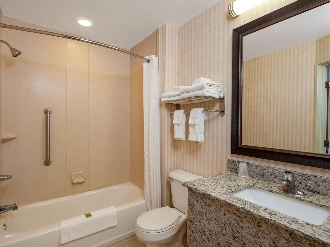 AmericInn by Wyndham Rochester Airport主图