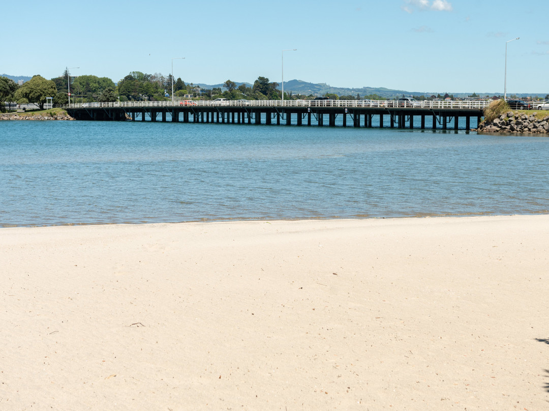 石庭汽车旅店主图