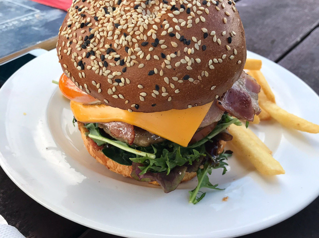 鹰高地避暑山庄度假酒店主图