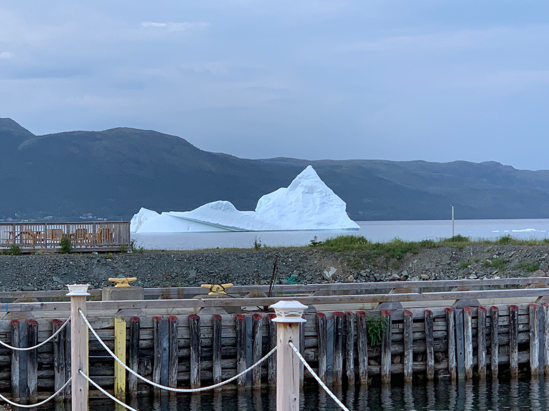 By The Sea Inn & Cafe主图