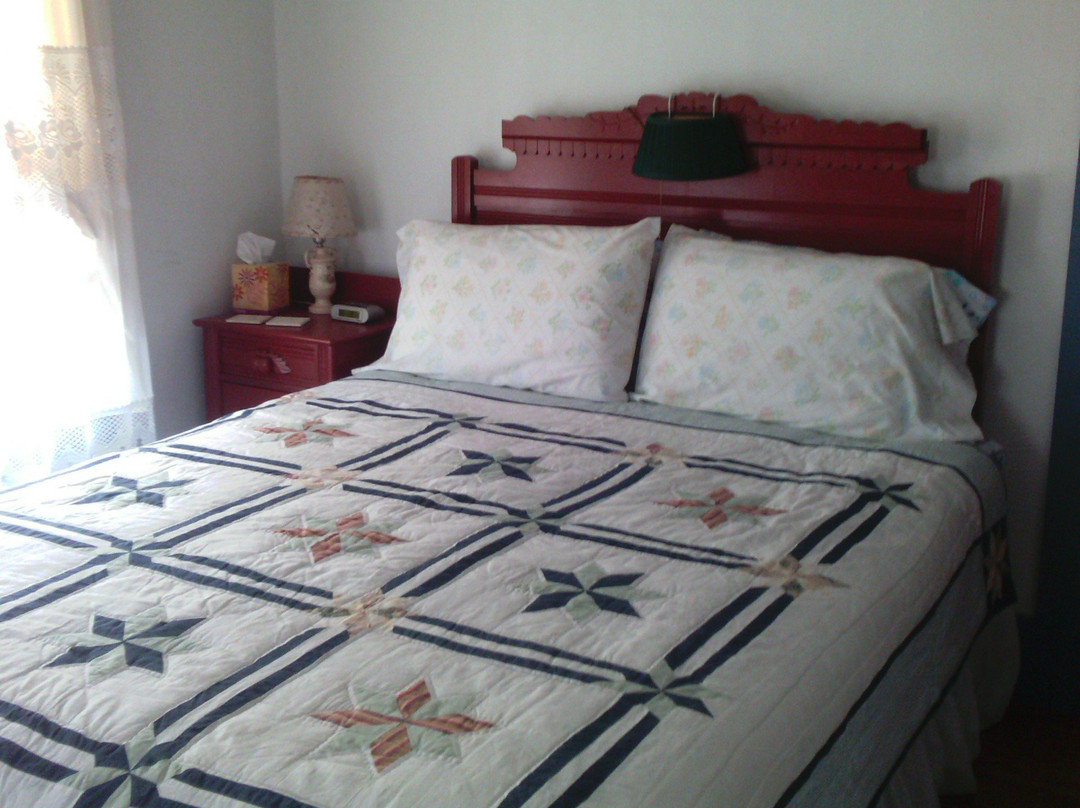 Devils Den Farm Homestay Bed and Breakfast主图