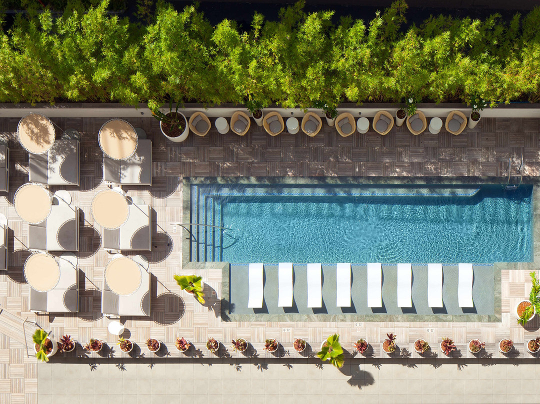 阿库威基基海浪酒店主图