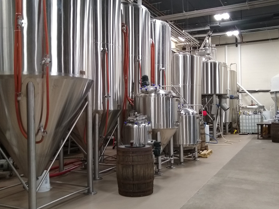 Macaloney's Island Distillery & Twa Dogs Brewery景点图片