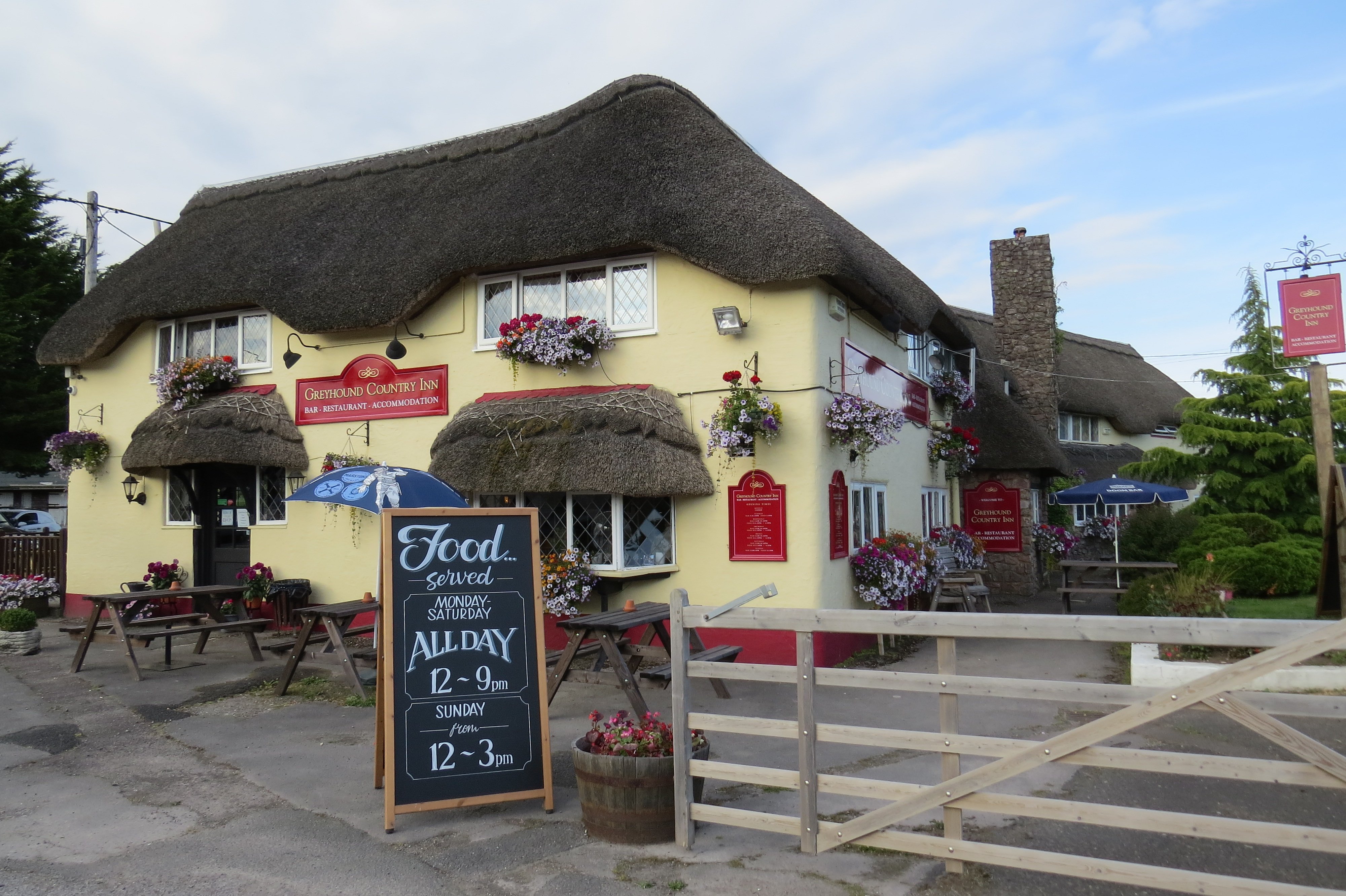 Greyhound Country Inn-浴室