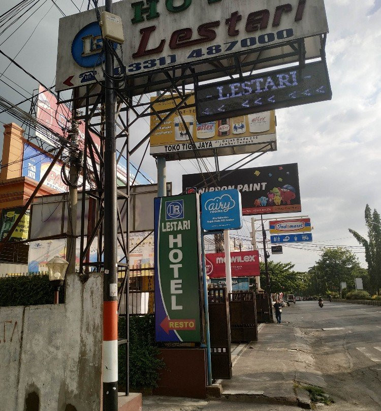 Hotel Lestari near Lippo Plaza Mall Jember主图