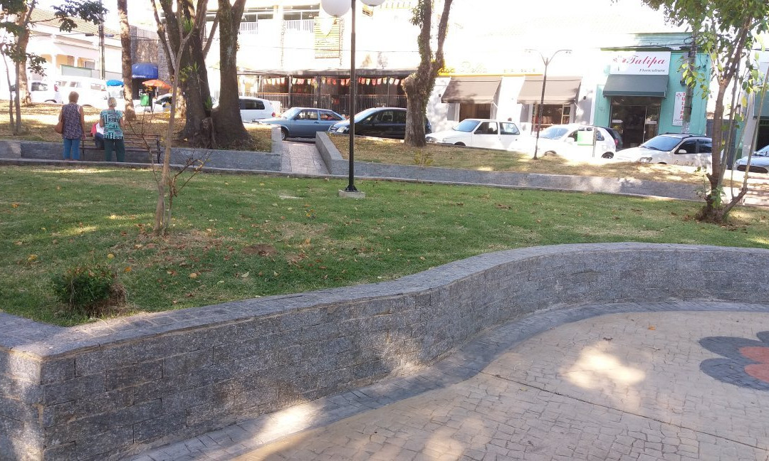 Praca Dr. Alcides Mosconi-Andradas必去景点