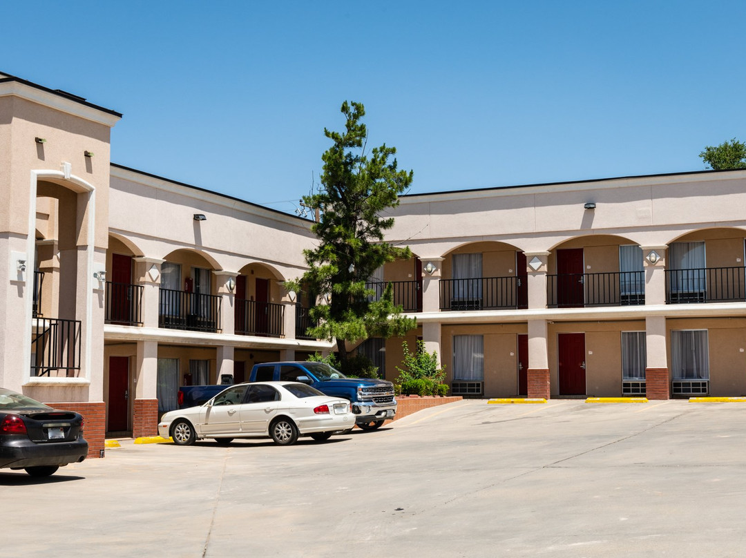 Advantage Inn & Suites主图