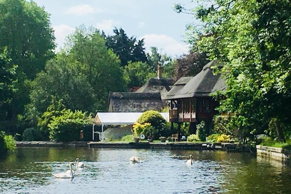 Broadland Charters景点图片