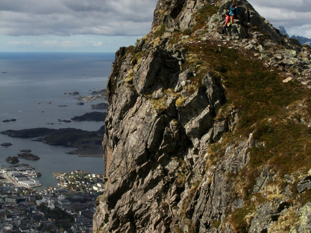 Festvagtind Hike景点图片