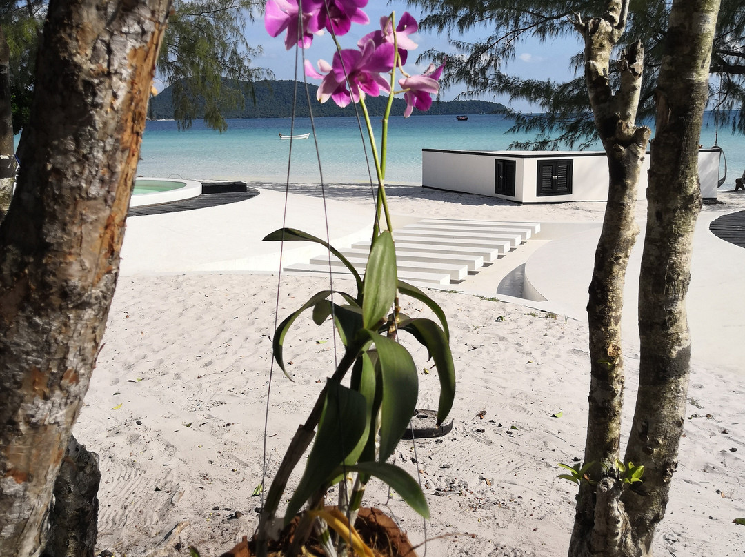 月光度假酒店主图