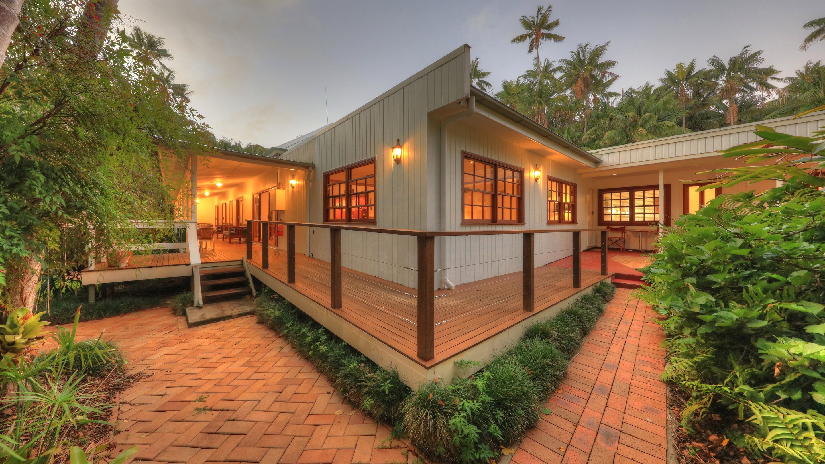 Beachcomber Lodge-官方