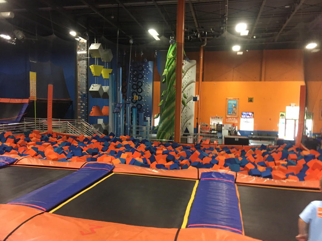 Sky Zone Trampoline Park Lancaster景点图片