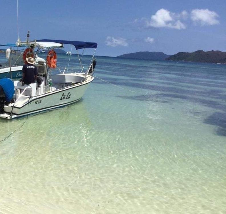 LALA  BOAT  CHARTER景点图片