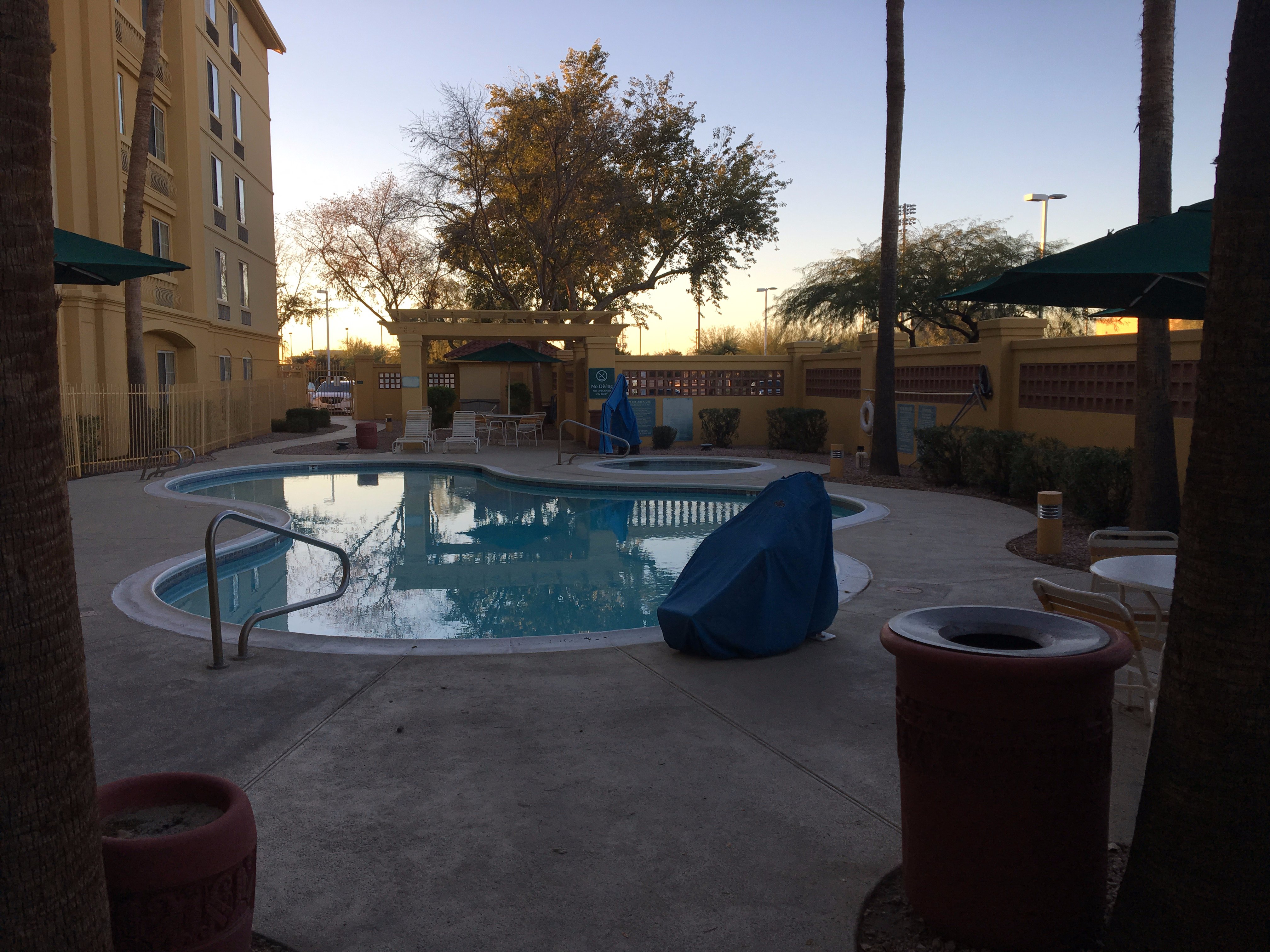 La Quinta Inn & Suites by Wyndham Phoenix West Peoria-泳池