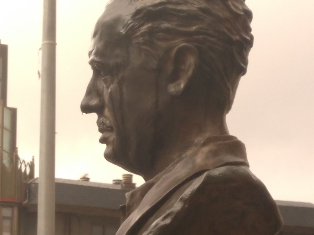 Monumento a Lluis Companys i Jover-科尔内利亚-德略布雷加特必去景点