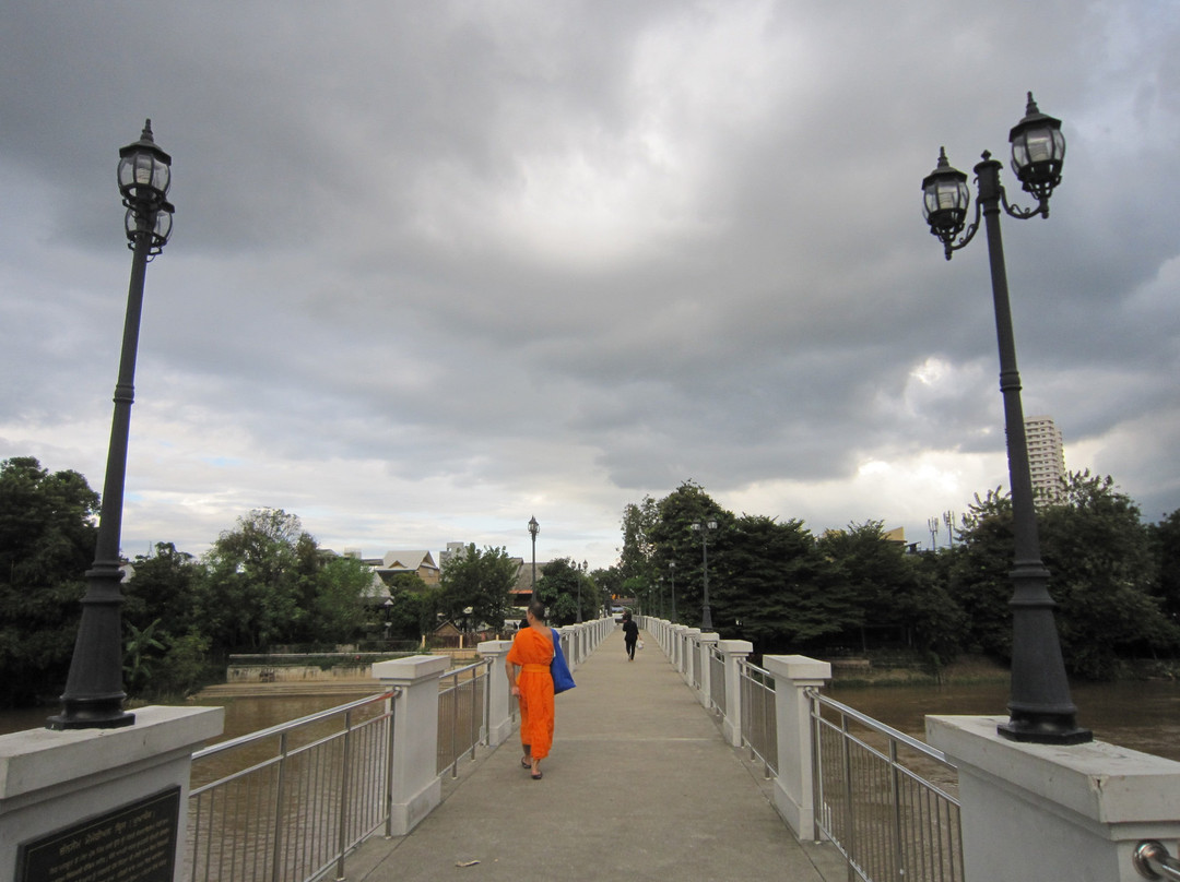 Chansom Memorial Bridge景点图片