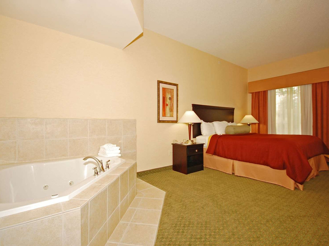 贝斯特韦斯特维克特套房酒店主图