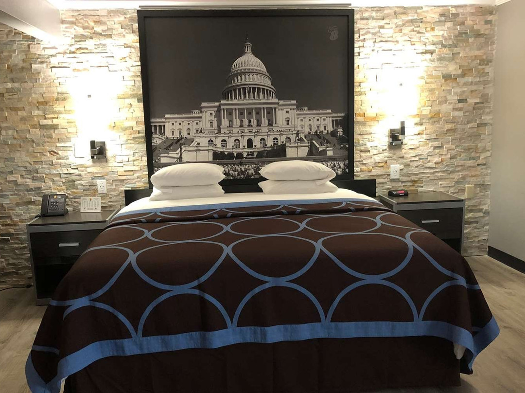 Super 8 by Wyndham Moberly MO主图